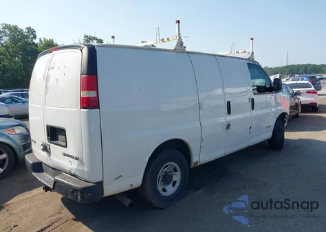 2004 Chevrolet Express z USA, uszkodzony, nr VIN 1GCHG35U241143060